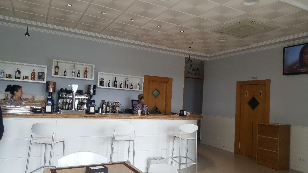 Hostal Los Batallones Torrejon de Velasco Exterior foto